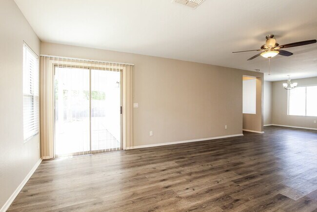 12529 W Santa Fe Ln