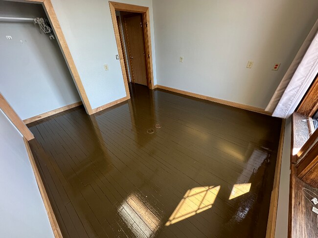 Photo - 118 N Main St