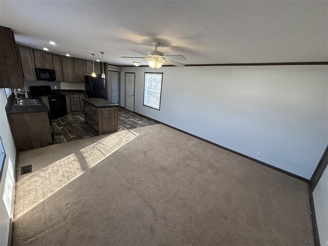 Photo - 73 Eisenhower St