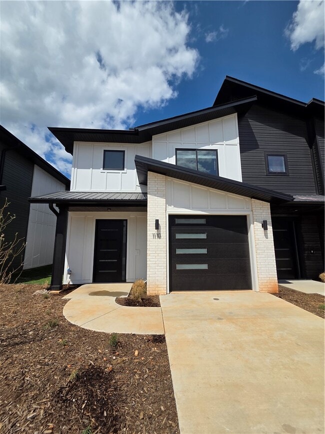 Building Photo - 1110 Emilia Ave