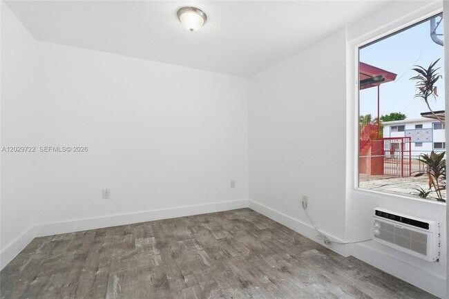 Photo - 8430 Crespi Blvd Unidad 8420