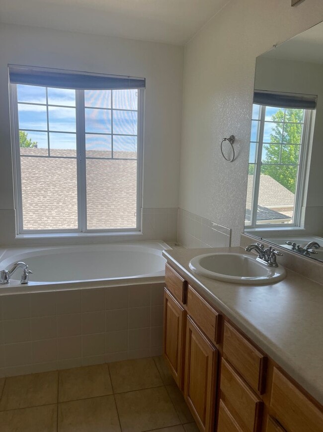 3 bedroom, 2 bathroom single family house ... - 3 bedroom, 2 bathroom single family house ...