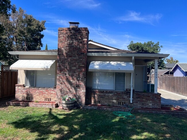 Photo - 1655 Catherine St