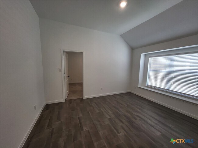 1233 Fox Wing Wy