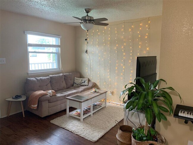 Photo - 2401 Manor Rd Unit 218