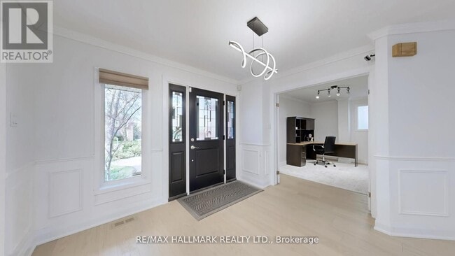 Photo - 82 Windermere Crescent