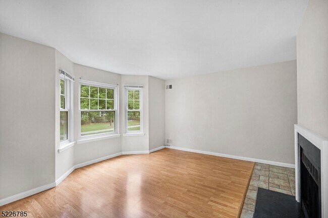 Photo - 381 Waterview Rd