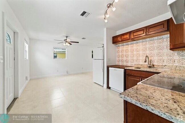 Building Photo - 818 NE 14th Pl Rental