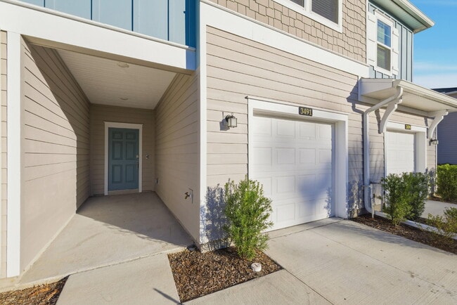 3-Bedroom Oak Hammock Townhome – Internet Included!