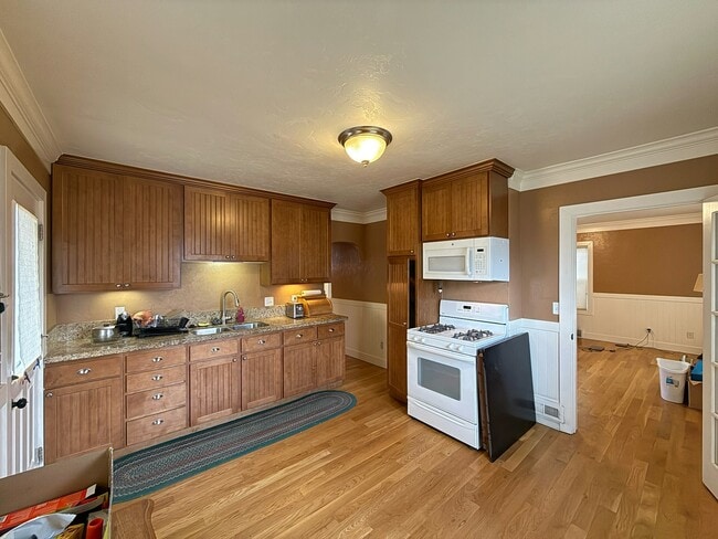 Photo - 240 S Main St