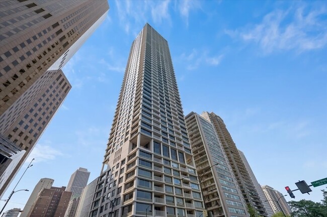 Building Photo - 1000 N Lake Shore Dr Unit 12B