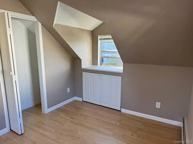 152 Throop St