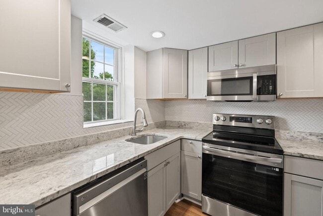 Building Photo - 2950 S Columbus St Unit C1