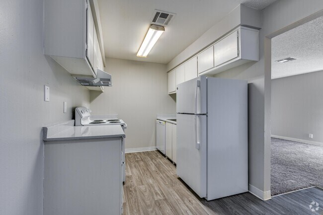 2 BR, 1 BA (Aloha) - 760 SF