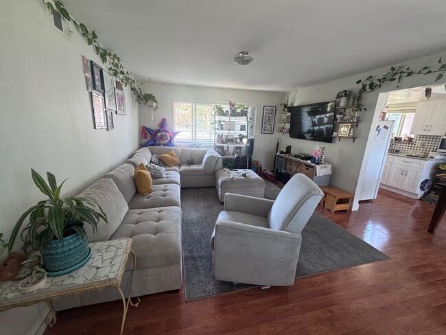 Living area - 841 Di Fiore Dr Unit #4