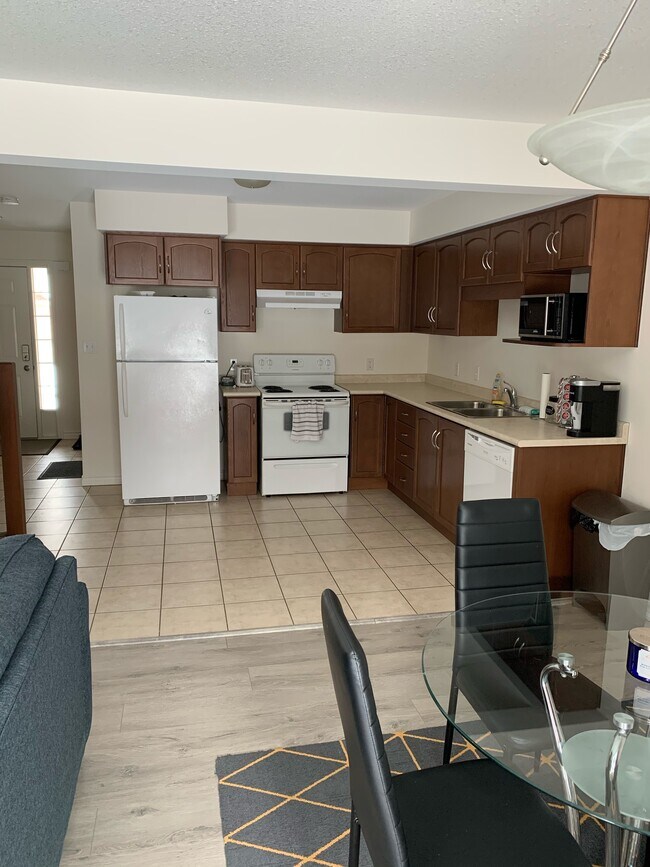 Photo - 1498 Gordon St