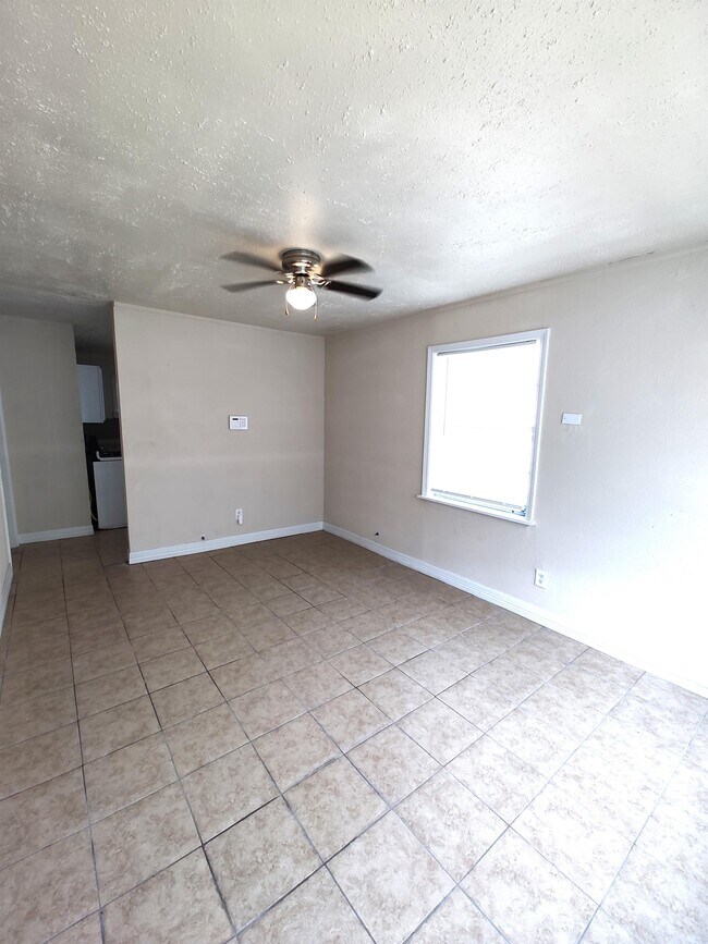 Photo - 1640 Parry St