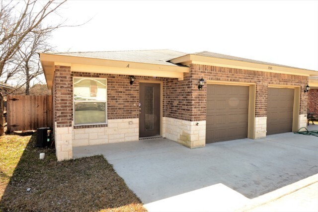 Building Photo - 930 Maplewood Dr Unit A Rental