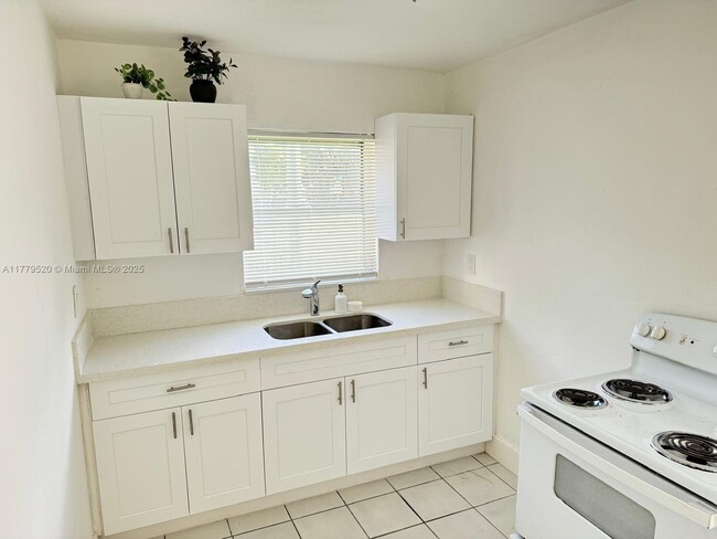Building Photo - 201 NW 77th St Unit 1-1 Rental
