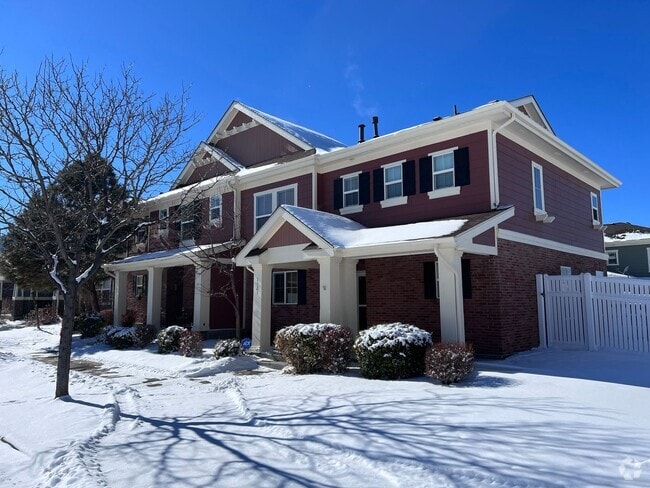 Building Photo - Beautiful 3 Bed/2.5 Bath End Unit Two-Leve... Rental
