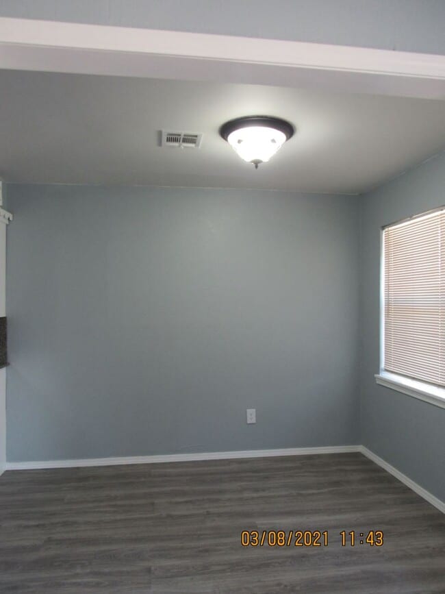 Photo - MOVE IN SPECIAL: $200 OFF OF THE FIRST MONTH'S RENT!