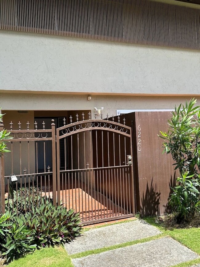Photo - Hawaii Kai - The COLONY MARINA:  Lovely townhouse with spacious 4 bedrooms, 3 bath, 2 covered par...