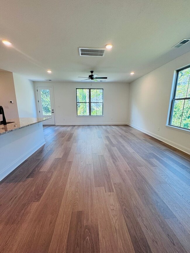 1827 Bennett Vlg Dr