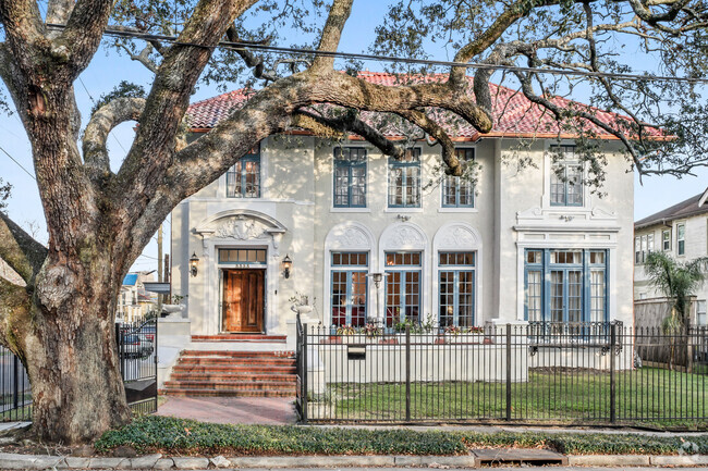 Building Photo - Napoleon Mansion Rental