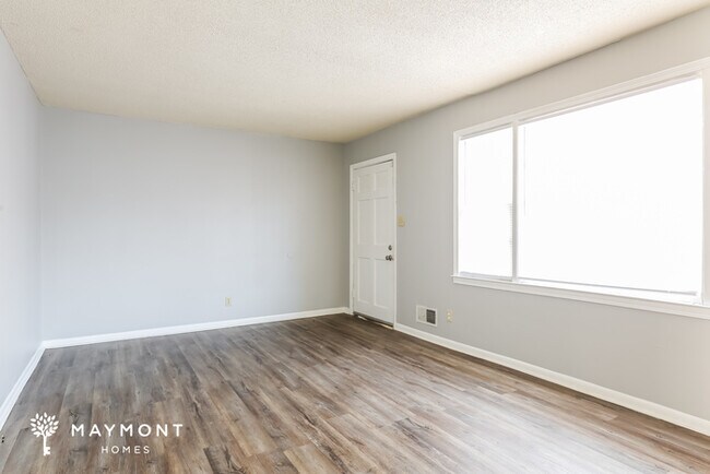 Photo - Beautiful 3 Bedroom in Great Neighborhood!