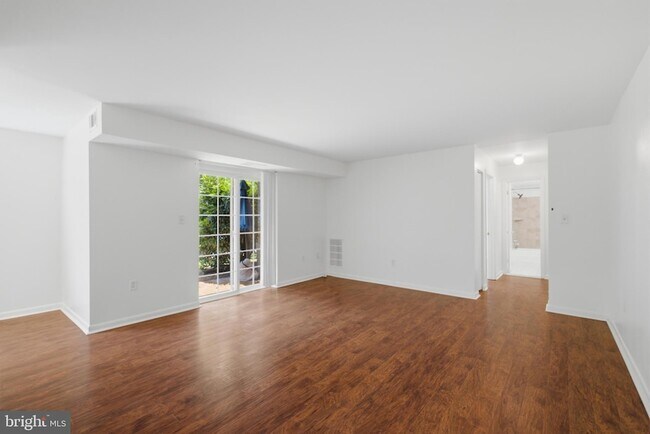 1521 Colonial Dr Unit T2