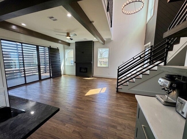 Building Photo - 505 E 40th St