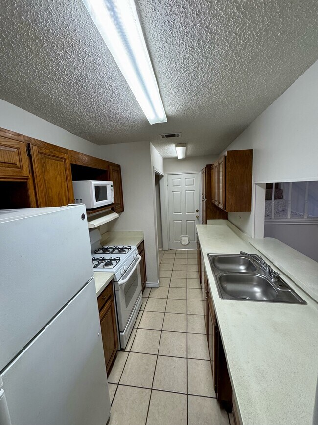 Photo - 625 Manco Rd