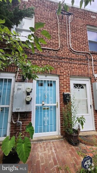 Building Photo - 1422 W Street SE Unit 2 Rental
