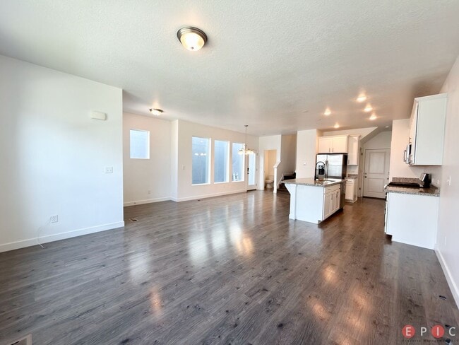 Photo - 4430 W 2550 N