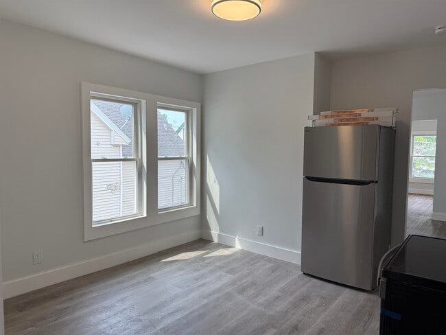 6 Holmes St Unit 2