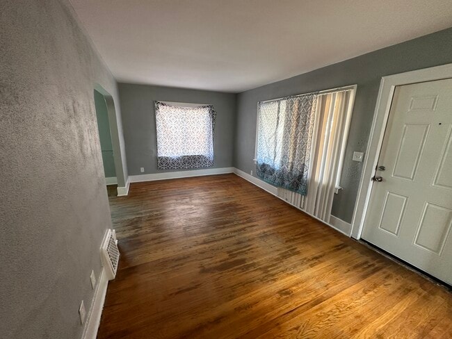 Photo - 2029 Cartier St