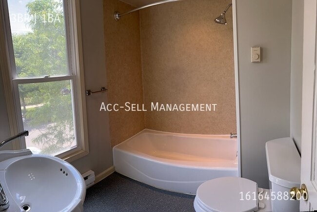 Photo - 801 Crosby St NW