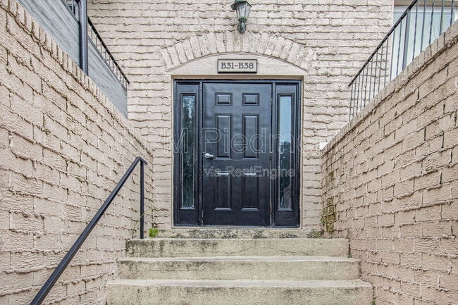 Photo - 2805 I-85 Unidad B34