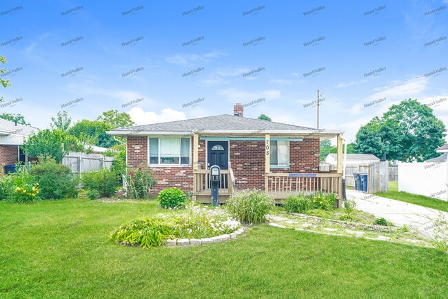 Photo - 705 Woodstock Rd