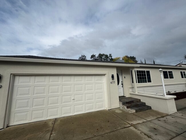 Building Photo - 677 Whyte Ave Unit 677 Whyte Avenue