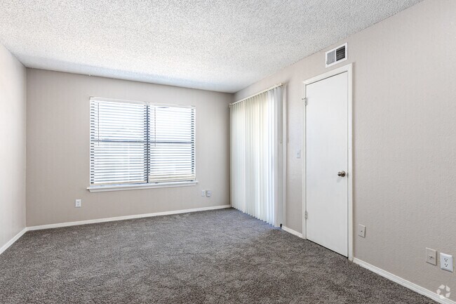1BR, 1BA - 580SF
