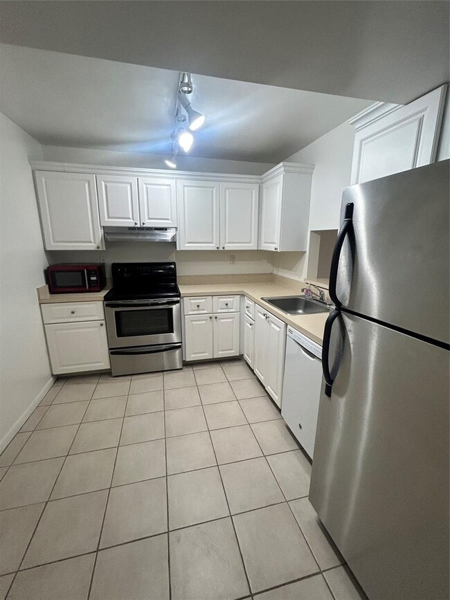 Photo - 711 N Pine Island Rd Unidad 319