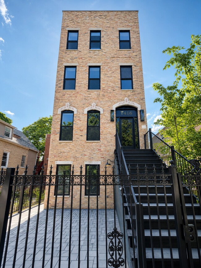 Building Photo - 1416 N Maplewood Ave Unit 3