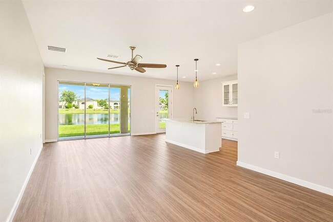 Photo - 1823 Meadow Pond Way