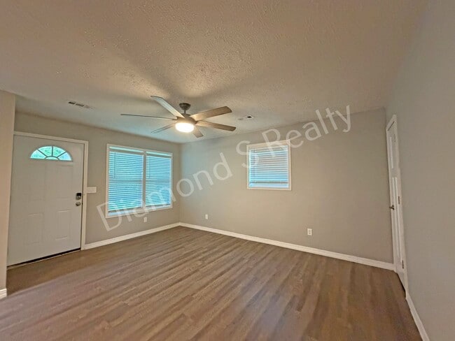 Photo - Spacious, Clean 3 Bedroom Home + Bonus Room Available!