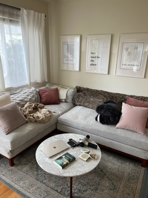 Living Room Pic1 - 2048 Colby Ave Unit 2048