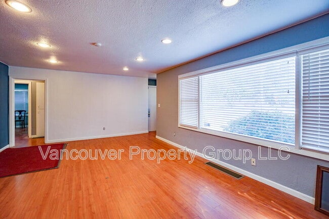 Photo - 104 SE 101st Ave