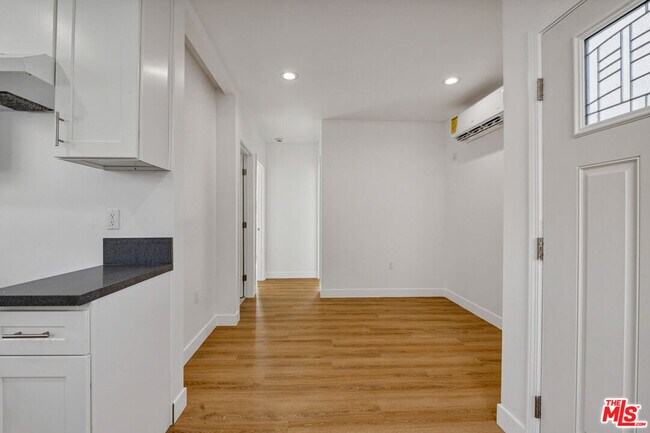 Photo - 220 E Vernon Ave Unit 1/4