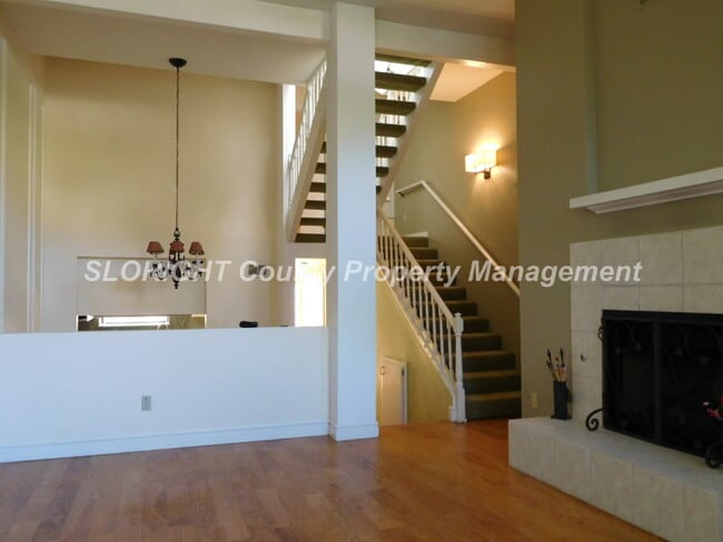 Photo - AVAILABLE AUGUST - Windermere Village Townhome - 3 Bed / 2.5 Bath Unit 36