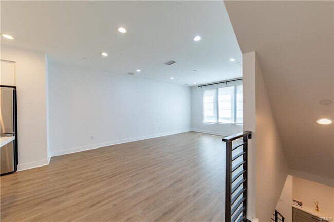 Photo - 10736 Bloomfield St Rental